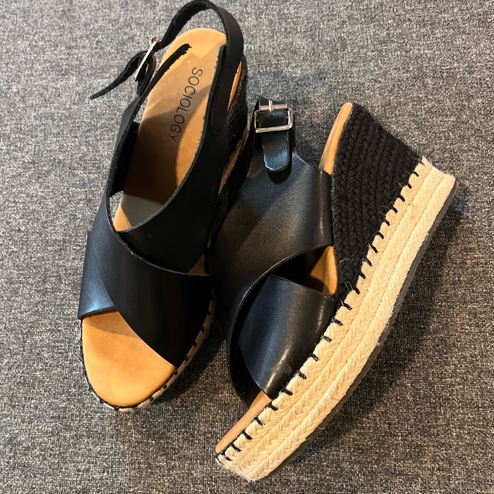Women’s wedge size 9